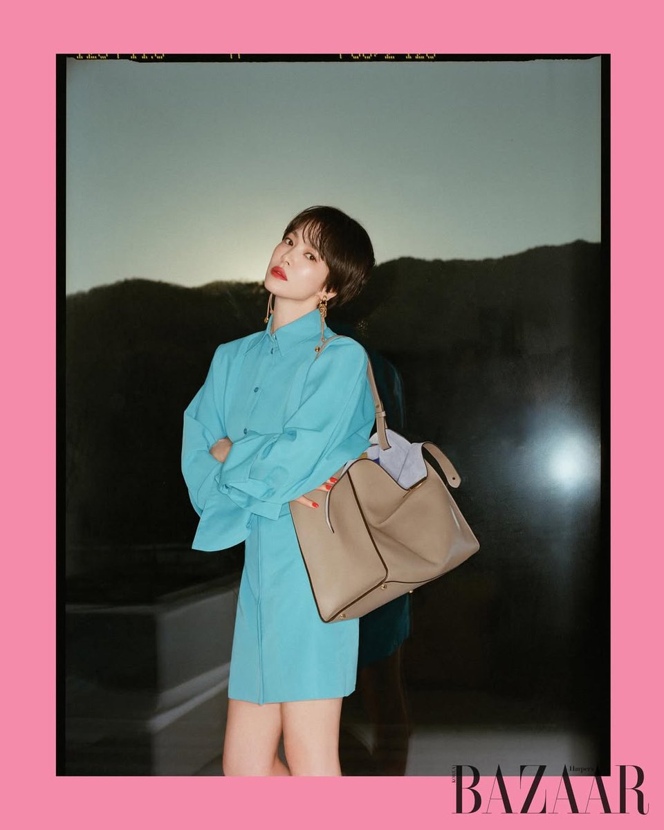_farah87's tweet image. #MovingCover
The face of the January 2026 issue, on Song Hye Kyo’s steadfast beauty. We're also unveiling a selection of cuts from her 20-page pictorial.🌷
#SongHyeKyo #FENDI #2026SS

© Bazaar Kr