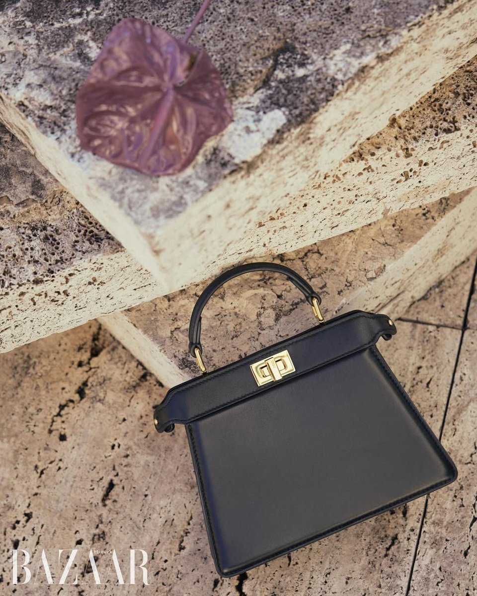 _farah87's tweet image. #MovingCover
The face of the January 2026 issue, on Song Hye Kyo’s steadfast beauty. We're also unveiling a selection of cuts from her 20-page pictorial.🌷
#SongHyeKyo #FENDI #2026SS

© Bazaar Kr