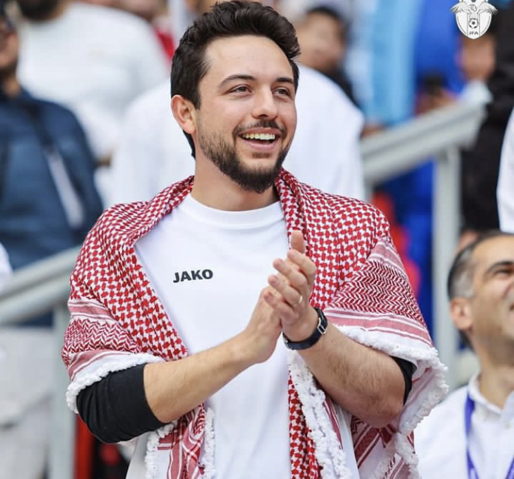 ولي العهد لجماهير النشامى : التشجيع من البداية حتى صافرة النهاية #الأردن 