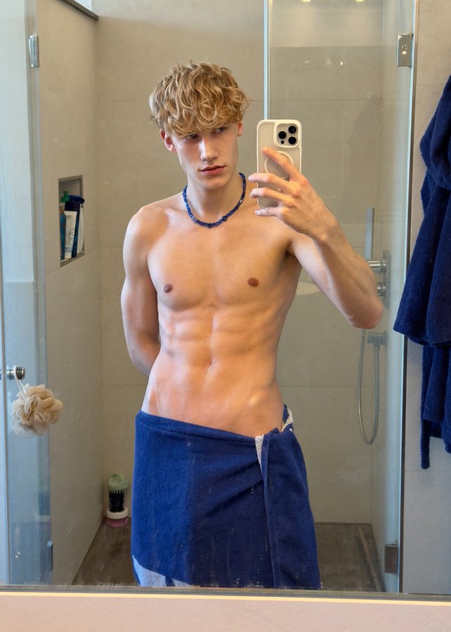 G8cOPIgW0AAx30X?format=jpg&name=900x900