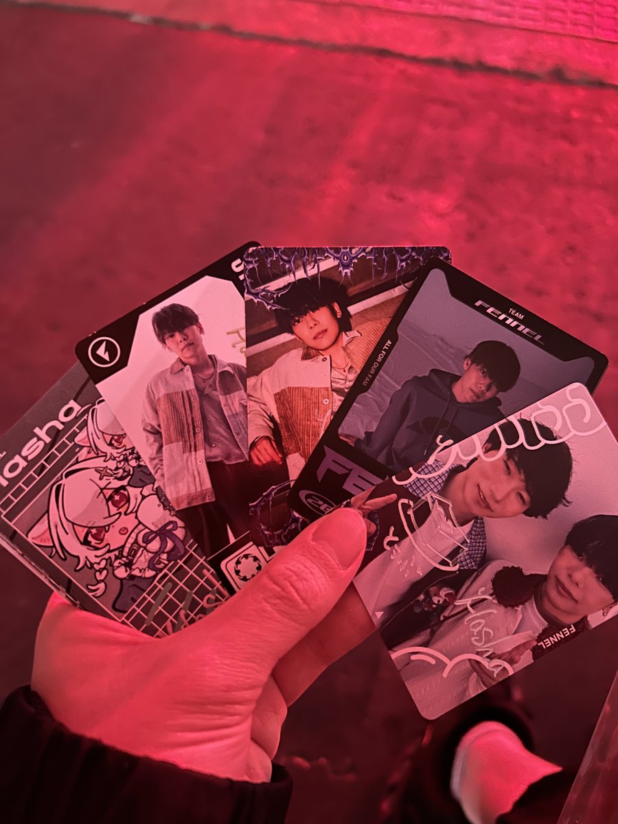 サイン書いときました！ あと缶バッジも買ってね︎︎👍🏻︎︎