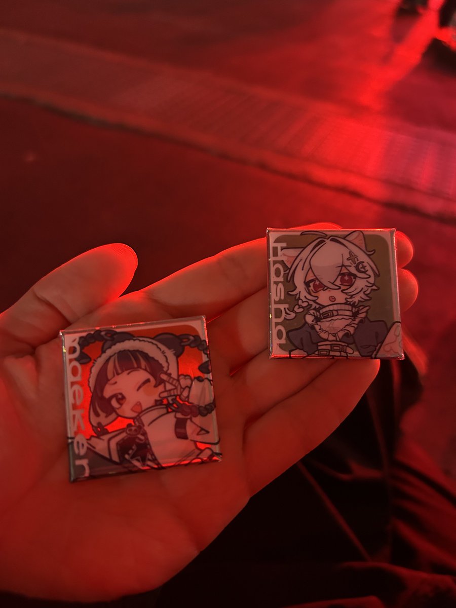 サイン書いときました！ あと缶バッジも買ってね︎︎👍🏻︎︎