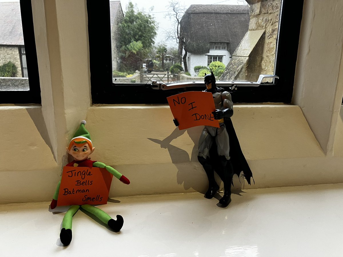 Those naughty elves are everywhere, even Cumnor Old School😱
