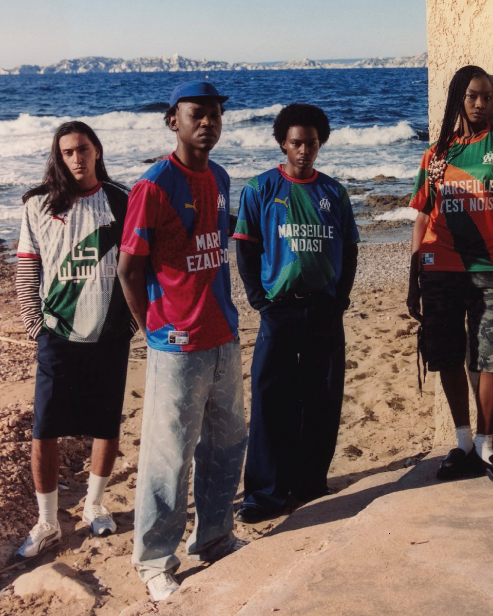 A first in football history: jerseys with a dual identity, half