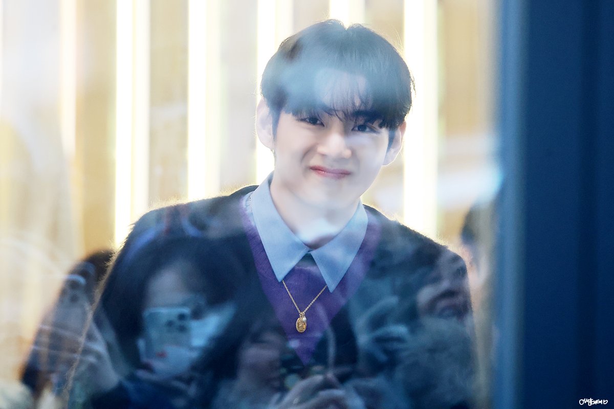 遠くからでもこんなかわいく目線くれるんやからたまらんよねぇこの