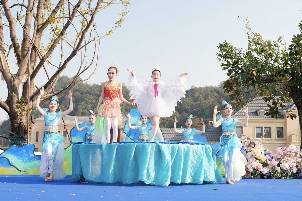 Fairylandofcn's tweet image. 🎭 Kids embraced adventures, shared laughs, and felt every heartbeat with the characters on stage ⚡😂💖.
Through drama, they tasted the emotional power of literature and the beauty of imagination 📚✨.
That's the magic of theater! #KidsTheater #ImaginationUnleashed