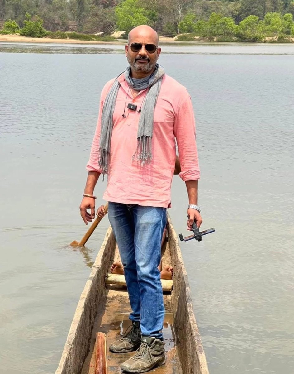 ShrivasGouri's tweet image. ये बंदा मेरे पसंदीदा पत्रकारो में से एक है ,मेहनती दिलकश ,कोई गॉड फादर नहीं सेल्फ मेड, अपनी शर्तों में जीने वाला ! मुझे ये जानकार बड़ी प्रसन्नता हुई
रामेश्वरम संस्थान, झाँसी द्वारा बाइसवां रामेश्वरम हिन्दी पत्रकारिता पुरस्कार वर्ष 2025 के लिए वरिष्ठ पत्रकार विकास तिवारी ‘रानू’…