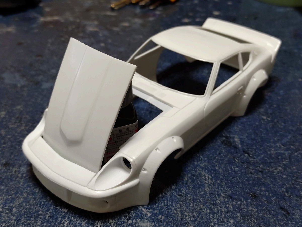 古いミニカー ボンネット開閉 今日のプラモ工場… ボンネットの開閉ギミックを作ってみるなど…