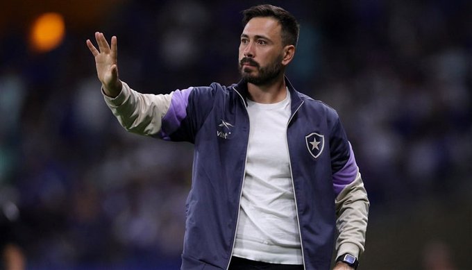 بعد 5 أشهر فقط من تعيينه.. إقالة دافيد أنشيلوتي من تدريب نادي بوتافوغو البرازيلي 