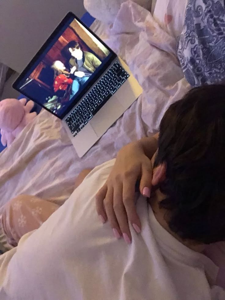 Happy mensive ke 19 mas ku sayang pacalku sayang cuamiku sayang🥰🫰 semoga kita bisa mensive smpe ke 19990+ ya. Jan bosen2 ak kasih kuis dadakan, jan bosen2 temenin aku ini itu 🥺🫰 lopyu mwah 😚