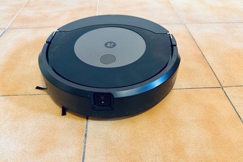 diarioviajero's tweet photo. La quiebra de Roomba deja robots aspiradores a mitad de precio https://t.co/y2B4tQQFe7 https://t.co/6AmJasFztz
