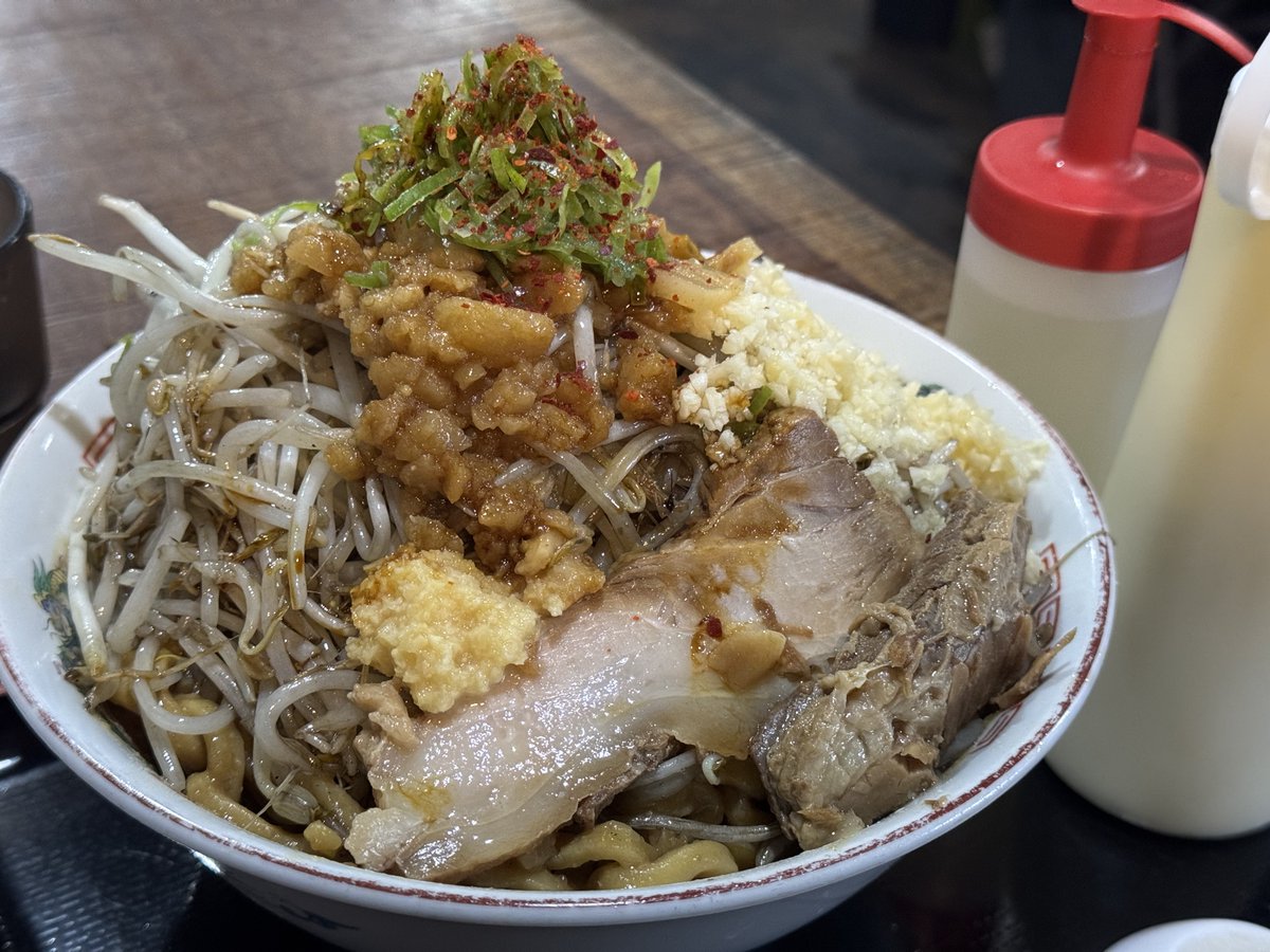 今日の昼ランチは 焦がしラード味噌まぜそば400g🤤 今日はこの限定じゃ