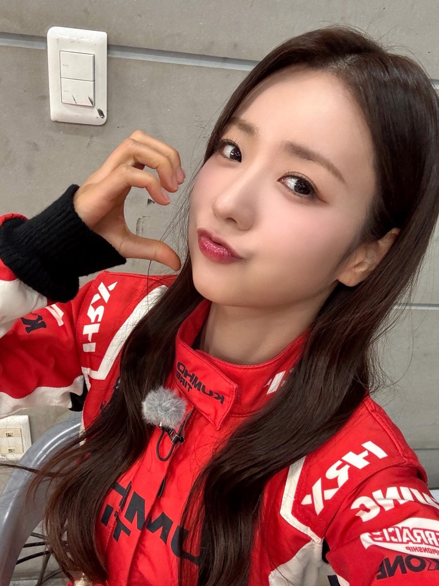 Apink_2011's tweet image. [📺]

잠시 후 12시!

TVING &amp;lt;슈퍼레이스 프리스타일&amp;gt;에
보미가 출연합니다 🥰

#에이핑크 #Apink
#윤보미 #보미 #BoMi