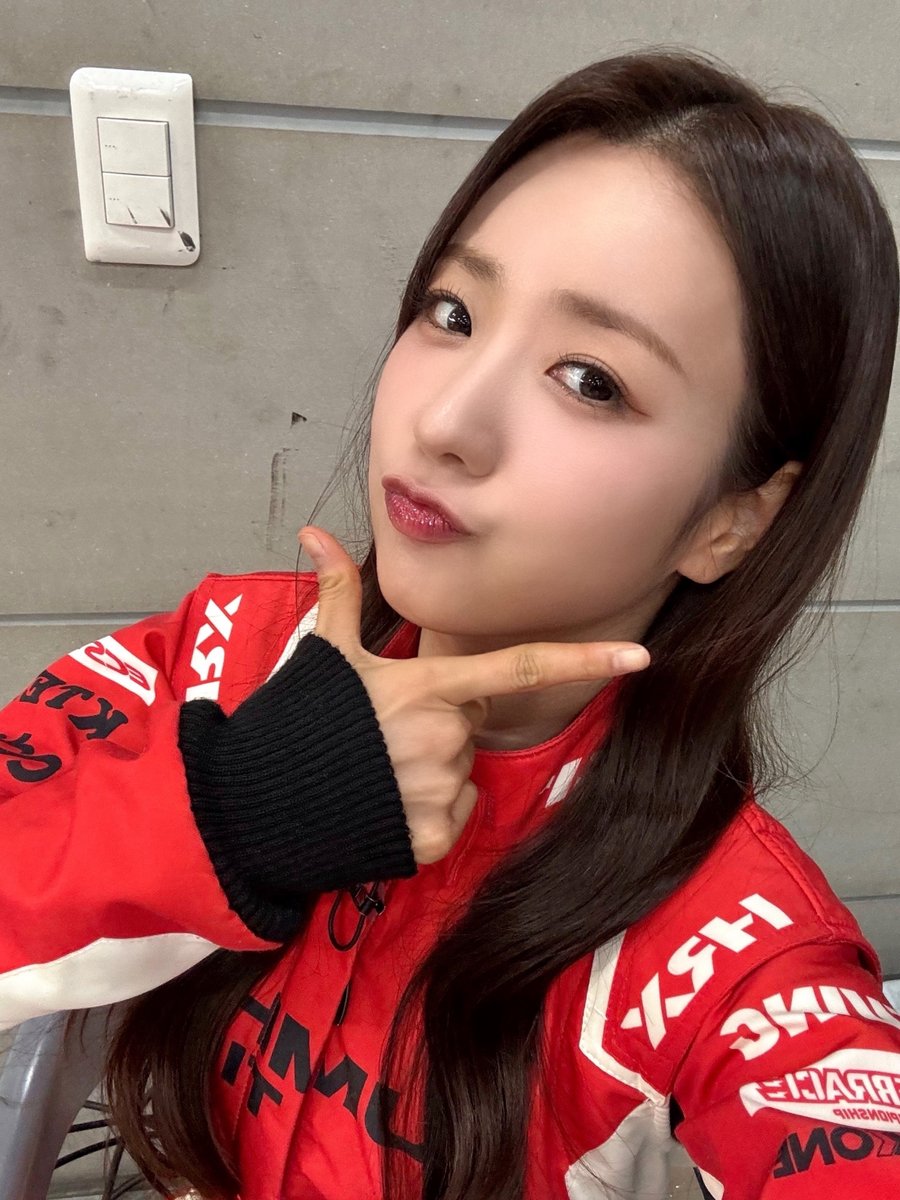 Apink_2011's tweet image. [📺]

잠시 후 12시!

TVING &amp;lt;슈퍼레이스 프리스타일&amp;gt;에
보미가 출연합니다 🥰

#에이핑크 #Apink
#윤보미 #보미 #BoMi