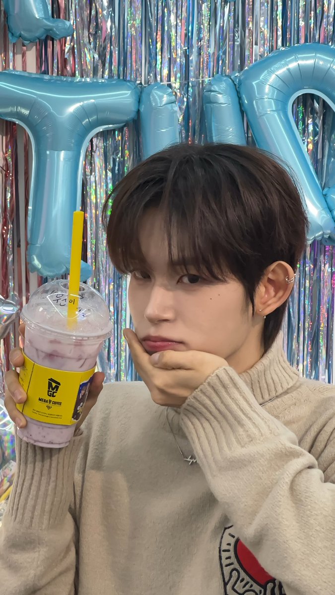 play_duk0213's tweet photo. 251218
HAPPY SEOWON DAYπ
#νλ #playduk #νλ μ΄λ
#μμ #SEOWON #εΎζΊ
#보μ΄μ¦2νλλ #BOYS2PLANET
#μμ΄μ_μμκ½μ΄_νΌμ΄λλΌ https://t.co/TQUjNPQyG3
