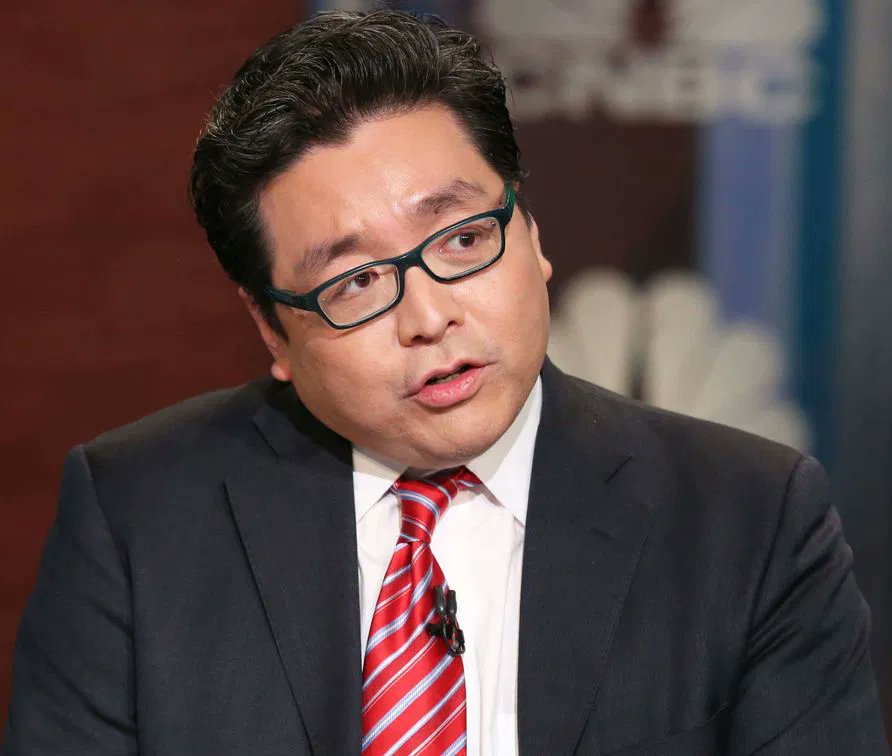 CryptoNewsHntrs's tweet image. 🚨 TOM LEE PREDICTS A 10-15% MARKET DROP IN THE FIRST HALF OF 2026, WITH A REBOUND EXPECTED IN THE SECOND HALF. 

#MarketForecast #Crypto #InvestmentTrends #TomLee