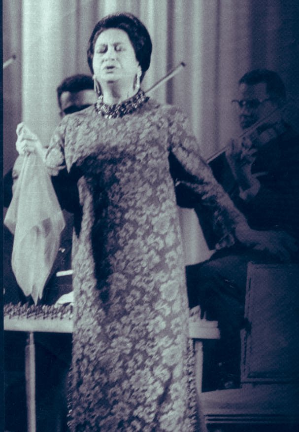 wael_alemam's tweet image. صابرين عملت خط أحمر لاي ممثل يجي بعدها يمثل حاجة لام كلثوم وتاريخ ام كلثوم مستحيل  تلمه في فيلم لو انت مين ولو عملت حاجة لا تليق النتيجة هتكون كارثية 

التجسيد للشخصيات التاريخية والمؤثرة زي أم كلثوم لازم يكون مُقنع للمشاهد في الشكل والاداء والمضمون زي ما عمل الفنان الراحل أحمد…