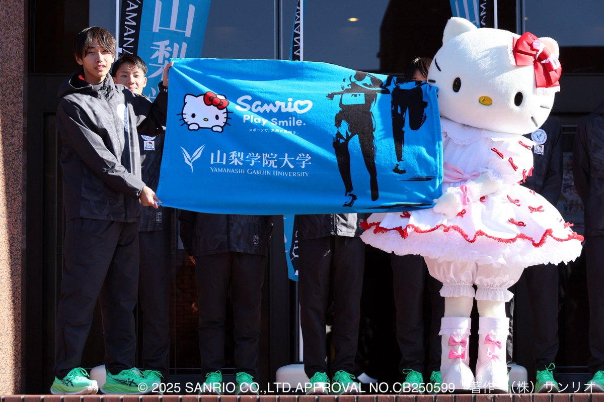 キティちゃんすごいお衣装！ そしてスター性がすごいわ…