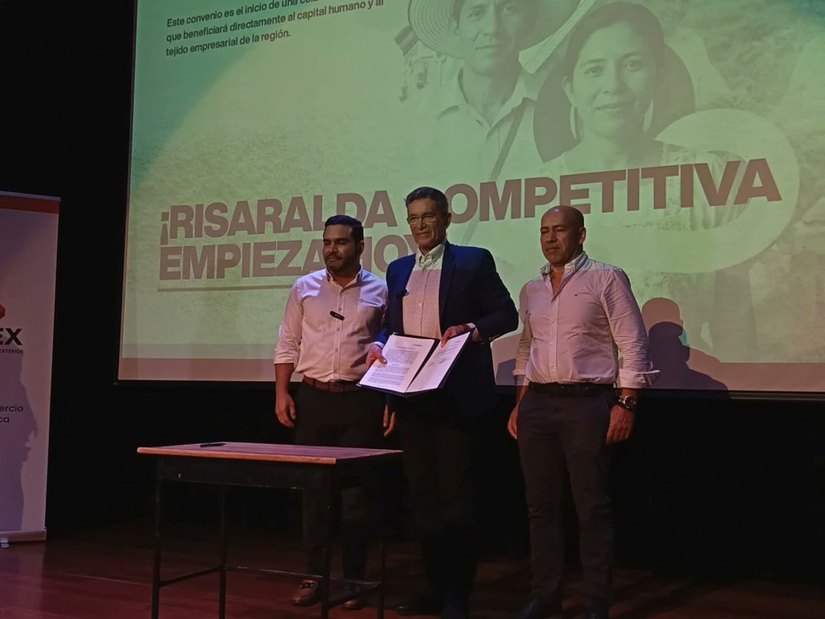 Analdex y Comfamiliar Risaralda firman convenio para fortalecer la internacionalización de las pymes ecos1360.com/analdex-y-comf… <a href="/AnaldexColombia/">Analdex Colombia</a> <a href="/ComfamiliarRda/">comfamiliarrda</a>