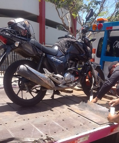 santos_lorak's tweet photo. ⚠️⚠️⚠️ MOTO ROUBADA ⚠️⚠️⚠️
Moto roubado dia 16/12 na altura de Cordovil/Parada de Lucas, foi em direção a Caxias. 
Moto de trabalho, quem puder compartilhar por favor 🆘🆘🆘
Ou souber de alguma informação, agradeço!!!!! https://t.co/TiNkLQzXYr