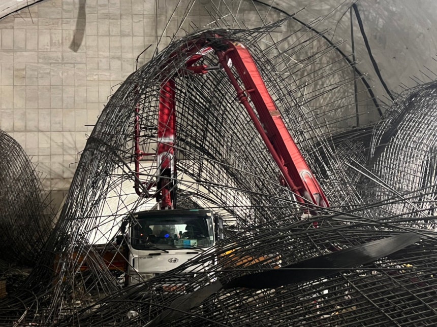 loveaselin's tweet image. [속보]서울 여의도역 신안산선 공사 현장 붕괴…노동자 7명 매몰·1명 심정지  naver.me/5OtHuutA

아니 신안산선은 무슨 마가 끼었나, 이번엔 여의도에서 또 사고가... 추가적인 인명 피해가 없길 바랍니다...