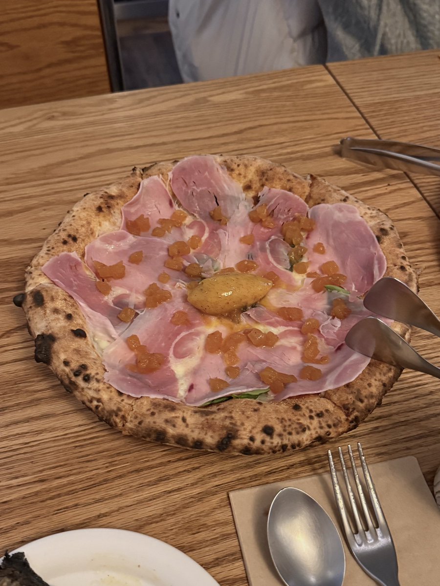 longwinter___'s tweet image. 아따 맛있다 이거 인생피자다 🍕