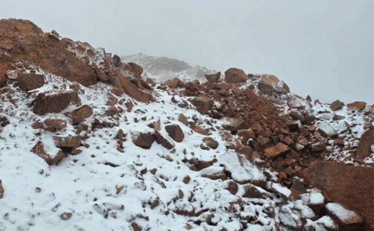 تساقط نادر للثلوج على مرتفعات تروجينا في تبوك السعودية 