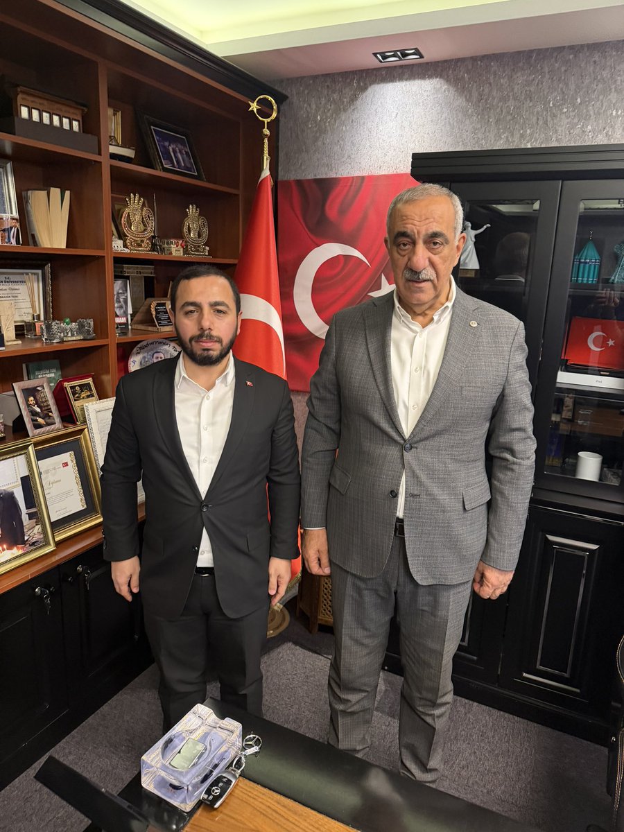 Kanal Urfa Yönetim Kurulu Başkanı <a href="/abdurrahimtoru/">Abdurrahim Toru</a>'u ziyaret ettim.  Misafirperverliğinden dolayı teşekkür eder, çalışmalarında başarılar dilerim.