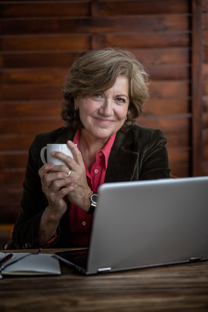 Si algo he aprendido en estos 15 años trabajando con territorios rurales es esto:  𝗖𝗮𝗱𝗮 𝗽𝘂𝗲𝗯𝗹𝗼 𝘁𝗶𝗲𝗻𝗲 𝘂𝗻𝗮 𝗵𝗶𝘀𝘁𝗼𝗿𝗶𝗮 𝗾𝘂𝗲 𝗰𝗼𝗻𝘁𝗮𝗿, 𝗽𝗲𝗿𝗼 𝗻𝗲𝗰𝗲𝘀𝗶𝘁𝗮 𝗾𝘂𝗲 𝗮𝗹𝗴𝘂𝗶𝗲𝗻 𝗹𝗮 𝗲𝘀𝗰𝘂𝗰𝗵𝗲 𝗽𝗿𝗶𝗺𝗲𝗿𝗼.
¿Cuál ha sido tu mayor aprendizaje?