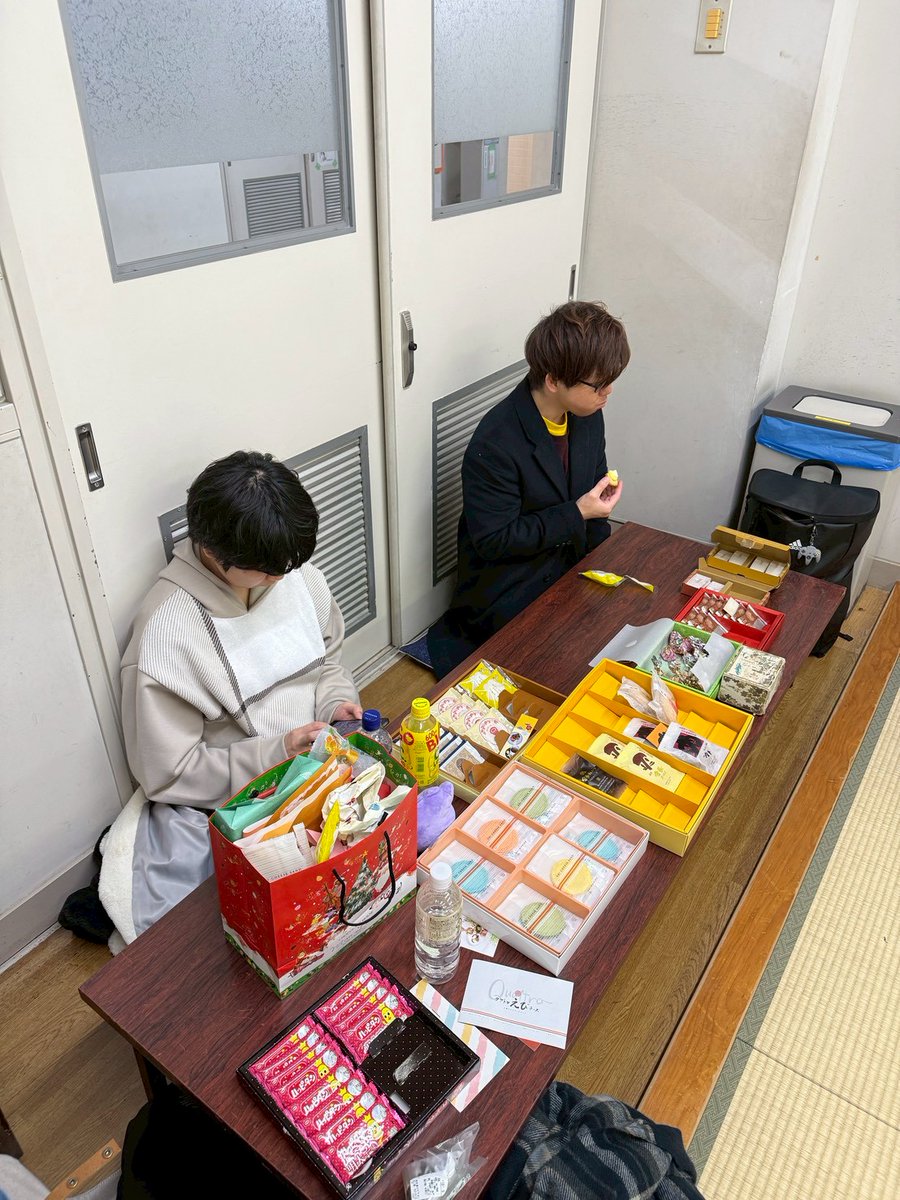 NGOcaruta's tweet photo. 楽しすぎて投稿忘れてたけど、先週は今年最後の練習会でした！初参加も、久びさ参加も、遠方からの参加もお迎えして、参加人数もお土産もいっぱい！！！
(和室から溢れて先に飲み会行った人は映ってません) https://t.co/YWHiHtqjSc