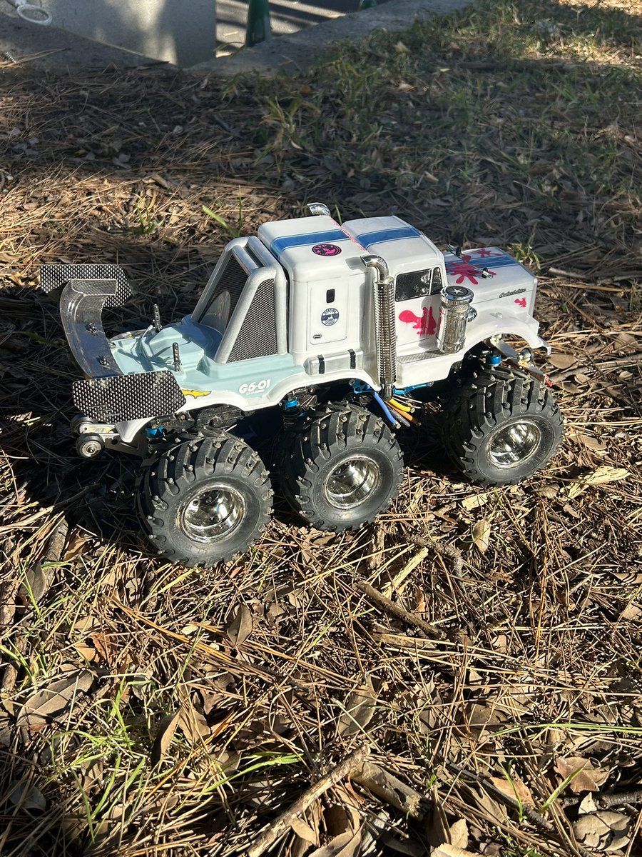 仕事の合間に現場近くの公園で野ラジ🤭 かっけーーーーーっ