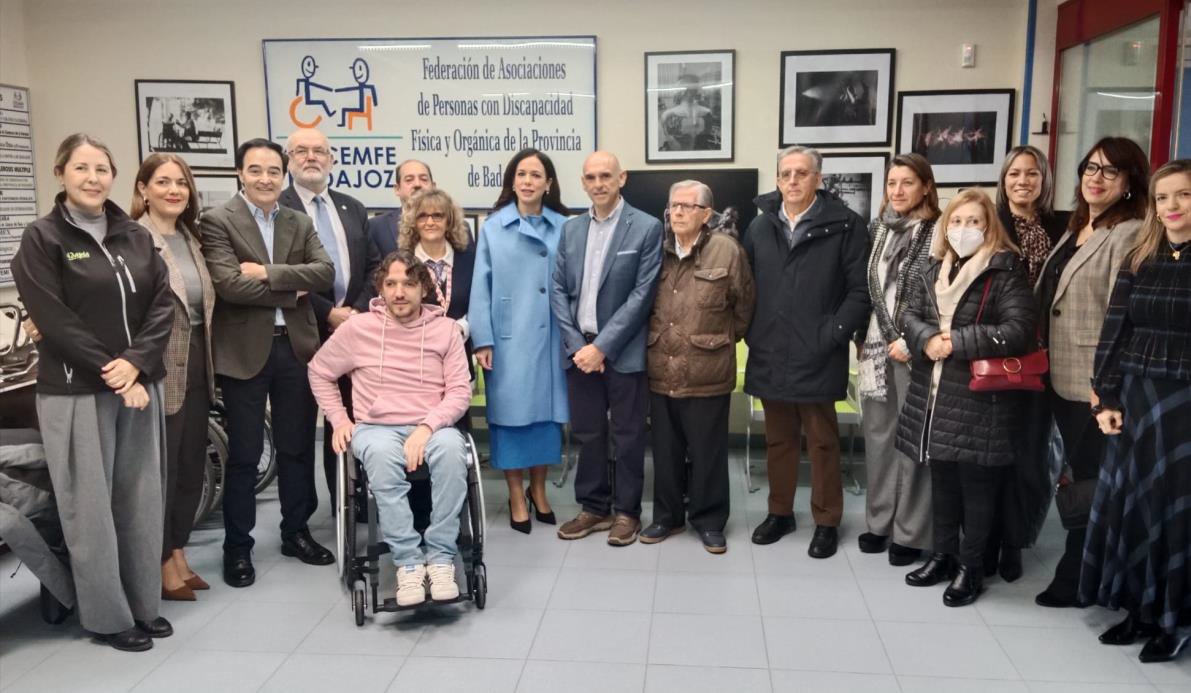 APAMEXADAPTA's tweet photo. COCEMFE Badajoz ha celebrado el Dia Internacional de las personas con discapacidad, una cita que vuelve a demostrar el peso, la presencia y la capacidad de trabajo del movimiento asociativo en Extremadura. https://t.co/1xUW4K3hxk https://t.co/Z7OeudllZE