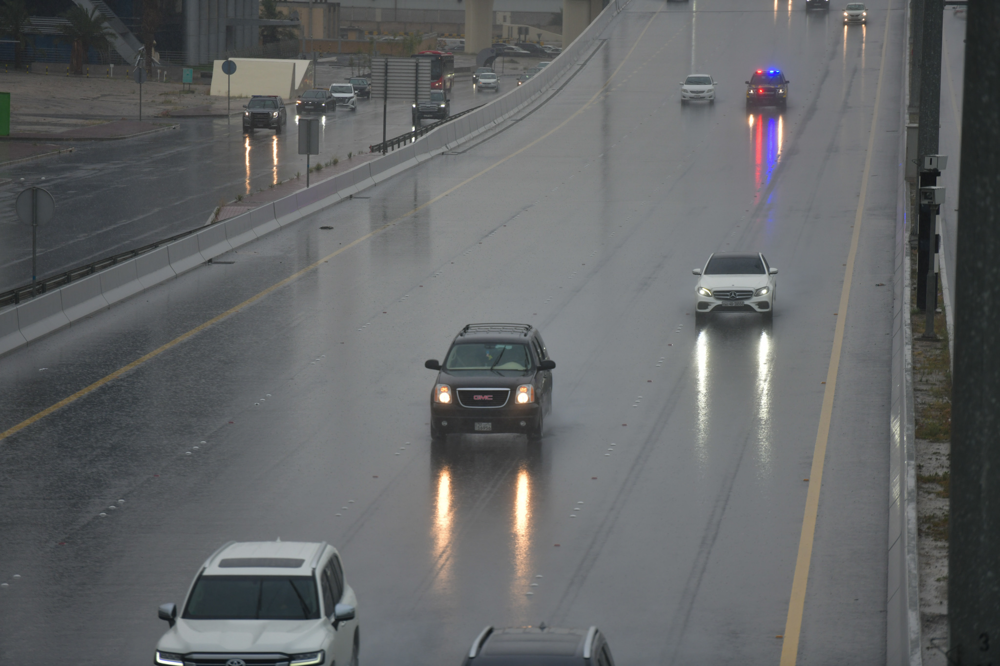 الأرصاد: أمطار متفرقة وغزيرة أحيانا حتى صباح غد - طقس مائل للبرودة نهارا وبارد ليلا في عطلة نهاية الأسبوع 