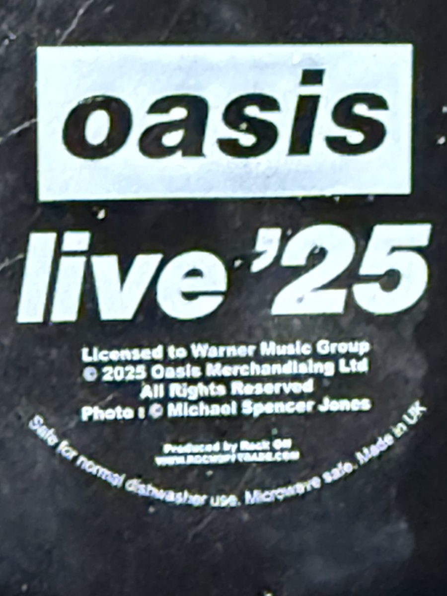 ClockingGames's tweet image. Don’t believe the Truth. Not dishwasher safe guys. My mug did not Live Forever! 😂 @liamgallagher @OasisMania @oasis