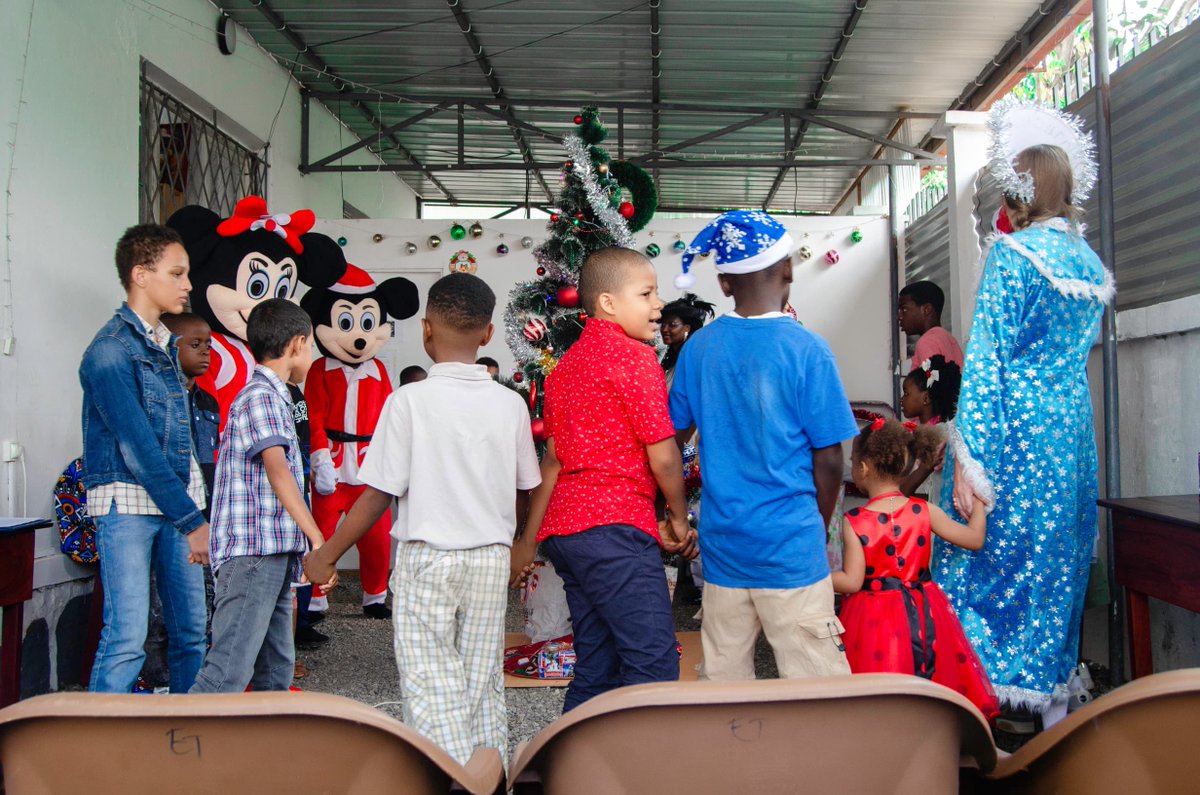 Fête de Nouvel An pour les enfants à Yaoundé, Cameroun, le 13 décembre 2025
cameroun.mid.ru/fr/press-centr…… 

New Year’s party for children in Yaounde, Cameroon, 13 December 2025 
cameroun.mid.ru/en/press-centr……