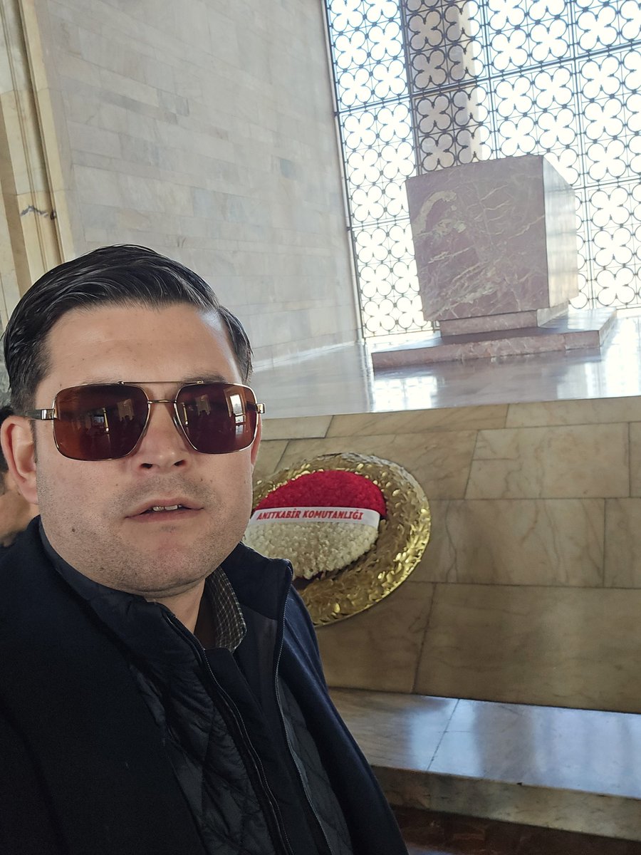 Aslan oğlum baba beni Anıtkabire götürür müsün çok merak ediyorum deyince çok duygulandım. Bende hemen bu isteğini yerine getirdim.

Atamızın ve silah arkadaşlarının ruhları şad mekanları cennet olsun... 

Ne Mutlu Türküm Diyene 🇹🇷