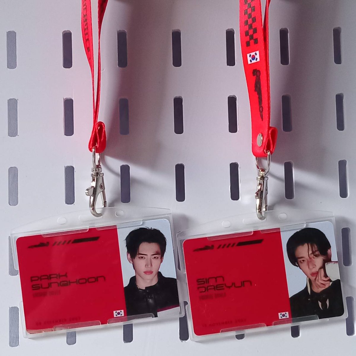 MISCKA17's tweet image. #ensell 
wts id card enhypen 

Harga 15.000 / member 

✅ bisa langsung di co 
✅ ready ina 
🏠 Jatim