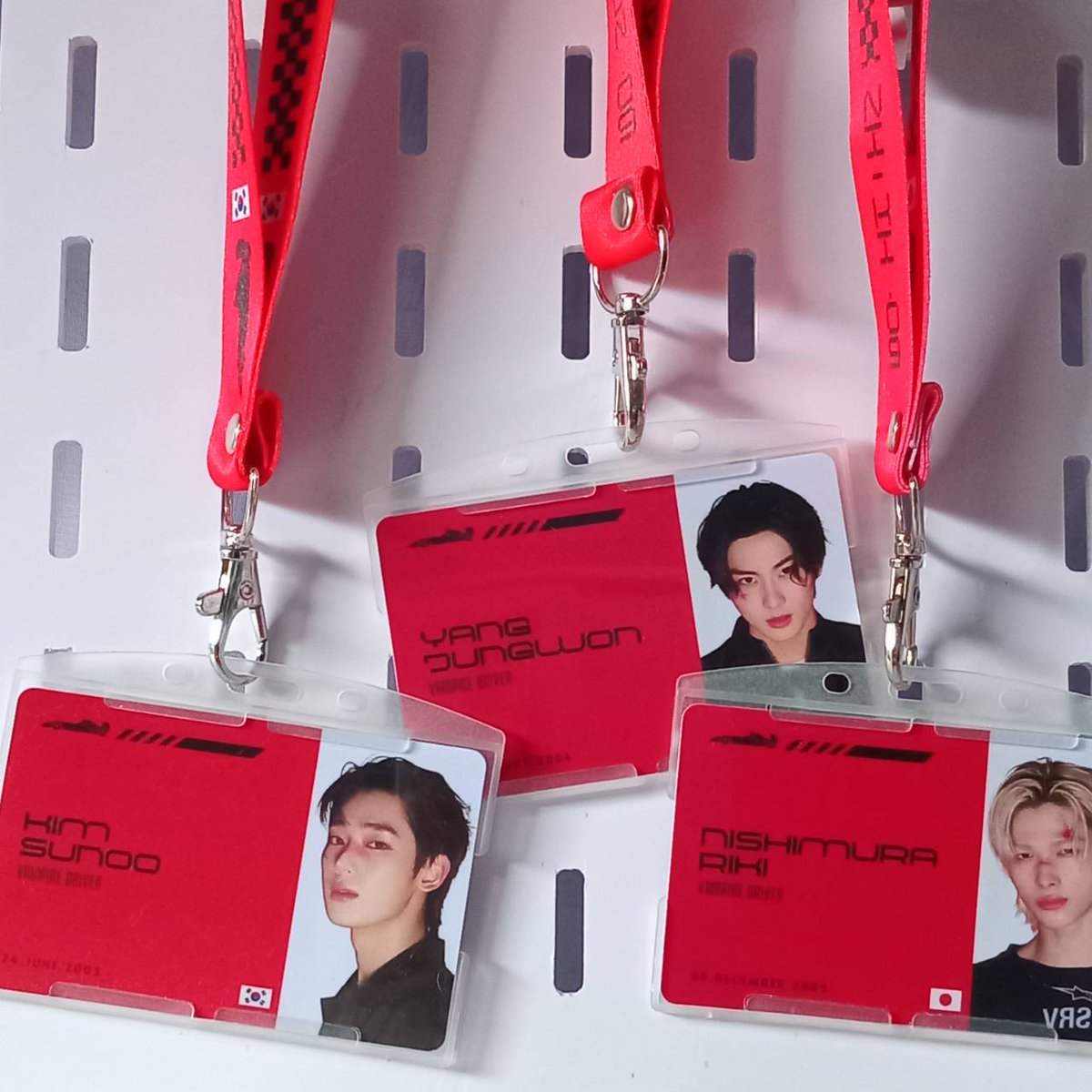 MISCKA17's tweet image. #ensell 
wts id card enhypen 

Harga 15.000 / member 

✅ bisa langsung di co 
✅ ready ina 
🏠 Jatim