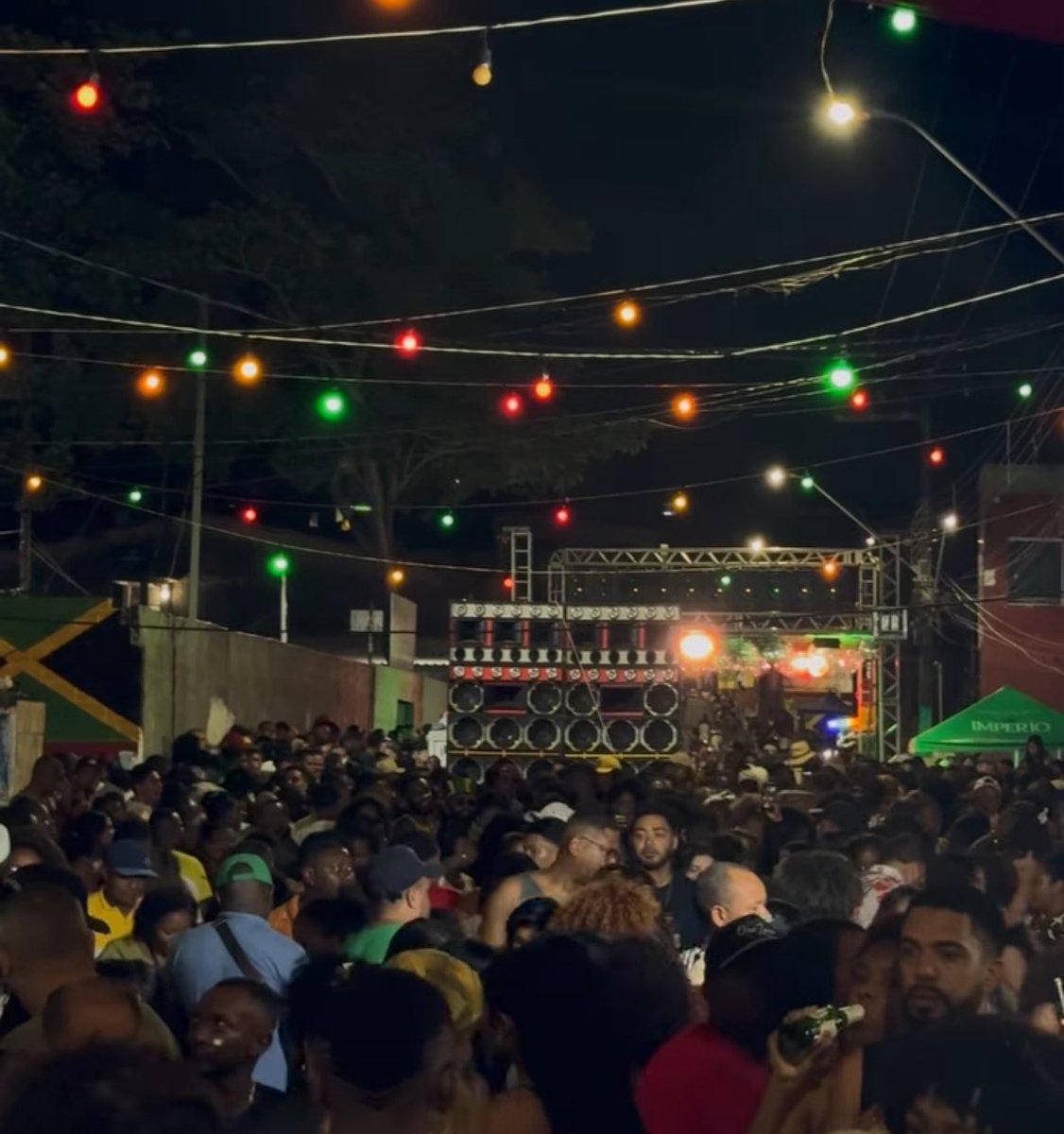 bagrinhodolago's tweet image. Sim paulista fudido, morar no Maranhão é péssimo. Bom mesmo é São Paulo. 😂