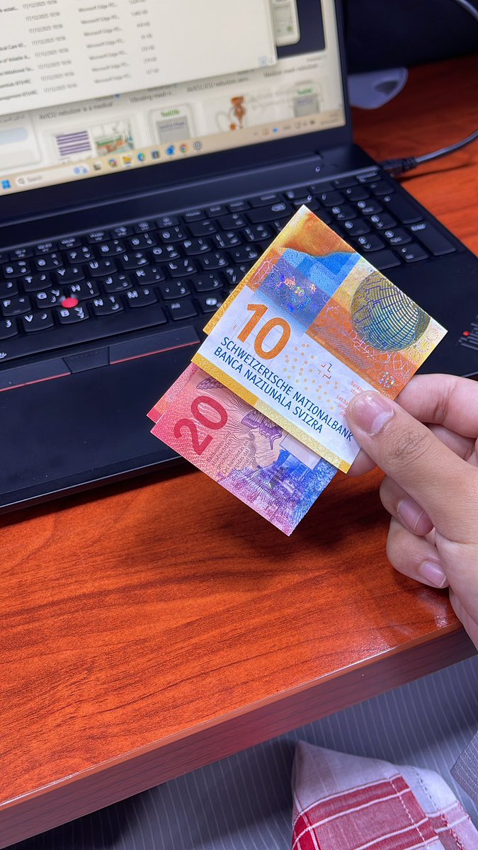 انتبهوا ياخوان لحد يسحب من الصرافه
 ترا طلع معاي فرانك سويسري