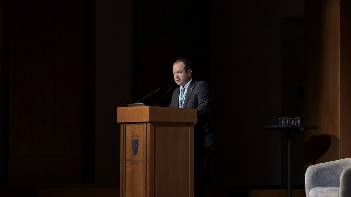 autonomadechile's tweet photo. 🔹Con palabras de nuestro Director General de Desarrollo y Postgrados, Dr. @gniklander, iniciamos la primera versión del Seminario Internacional “IA Educativa. Integridad y futuro ético” en el Auditorio de nuestro Campus Providencia 👏. https://t.co/QP9YBvKRtw
