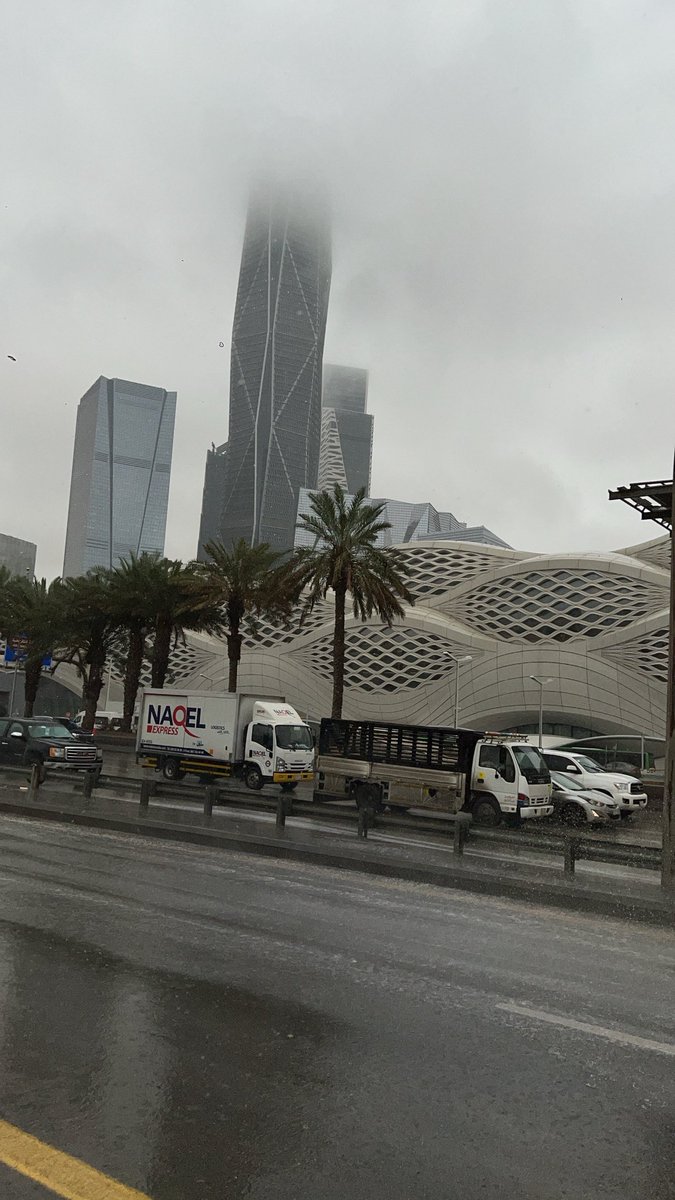 lfahn7's tweet image. هي تجي بكج مع الابراج