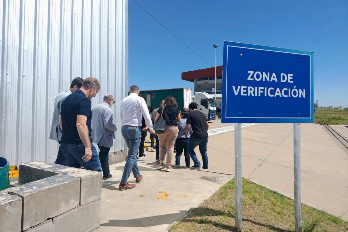 Distintos ministerios le presentaron a ‘Autosal’ herramientas para fortalecer su competitividad.
La empresa se dedica a la fabricación de electrodomésticos que, a través de sus marcas KOH-I-NOOR y Columbia, produce heladeras, cocinas, lavarropas y secarropas.