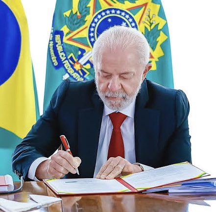 pedrorousseff's tweet photo. 🚨CONFIRMADO! ✅✅

O presidente Lula VAI VETAR o GOLPE que o congresso inimigo do povo deu na DEMOCRACIA e na CONSTITUIÇÃO. 

- O COMPROMISSO TOTAL do presidente Lula é com o estado democrático de direito! 

SEM DOSIMETRIA = SEM ANISTIA: VETA LULA! 🇧🇷✊ https://t.co/d0rAlFZVYN