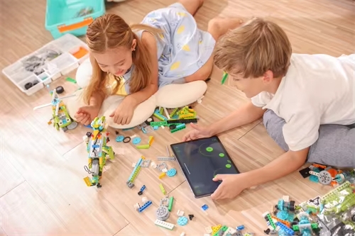 HispaRob's tweet image. Makerzoid es un fabricante de kits de robótica educativa que forma parte del catálogo de @MakerSt_ALLKNOW desde hace años. Sus kits ofrecen la oportunidad de comprender los principios de la mecánica y los fundamentos de la programación

robotica-educativa.hisparob.es/makerzoid-kits…