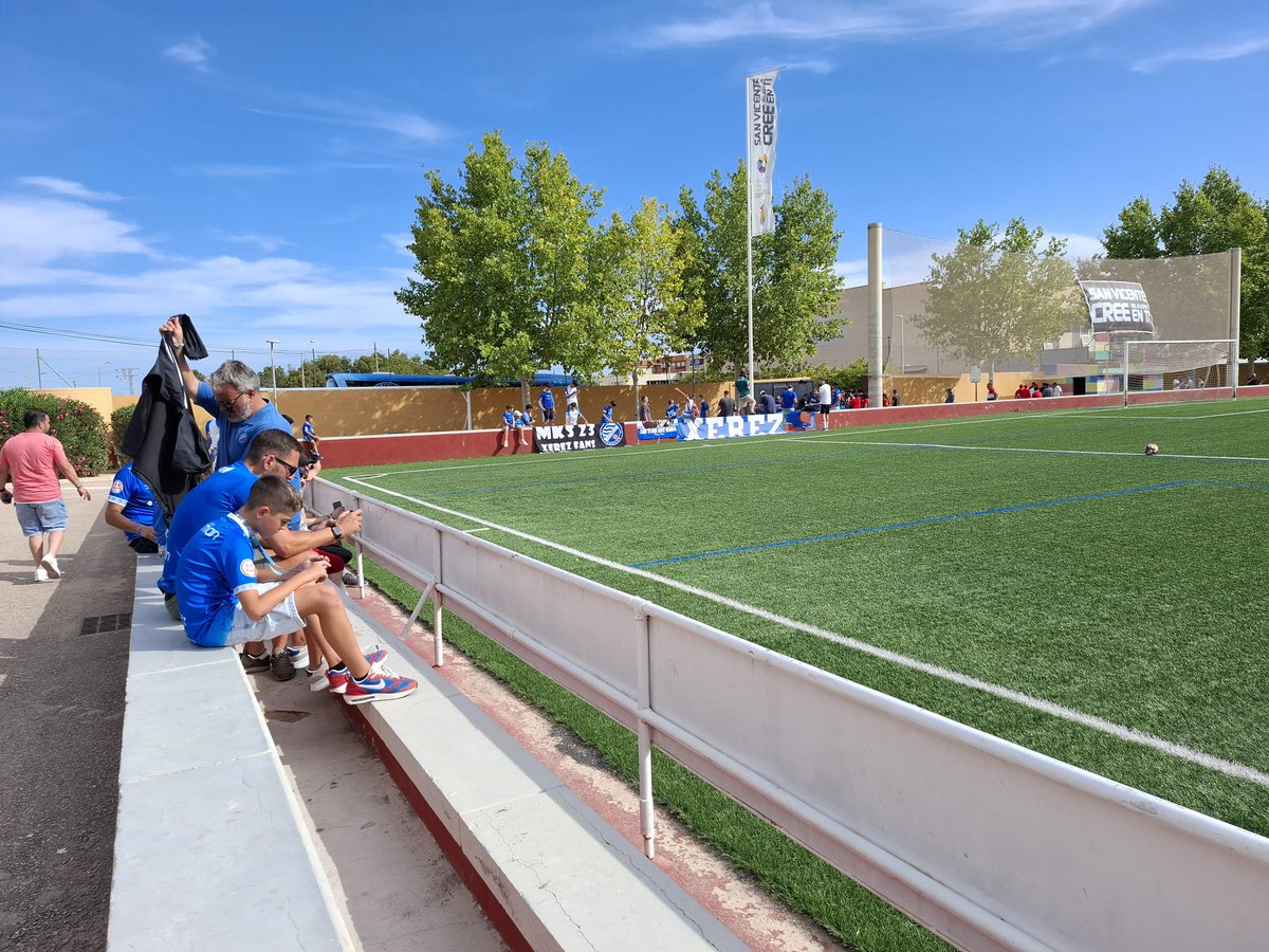 Fromsherrycity's tweet image. Hubo un antes, y un después. 

Con todo en contra, el que menos esperábamos, de la manera que nadie imaginaba. Pero se hizo, lo hicimos.

Compren tila, el @XerezDFC ha vuelto.💙💫