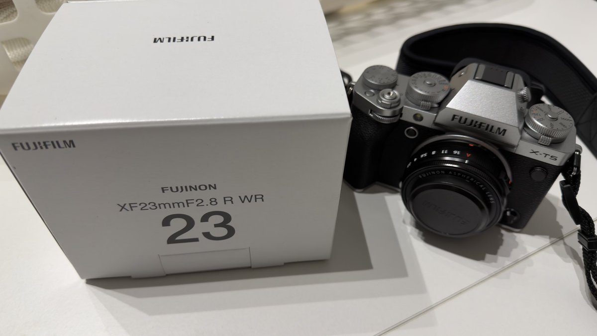 miikeeangelo's tweet photo. My new baby #fujifilm https://t.co/bUqVry4c2X