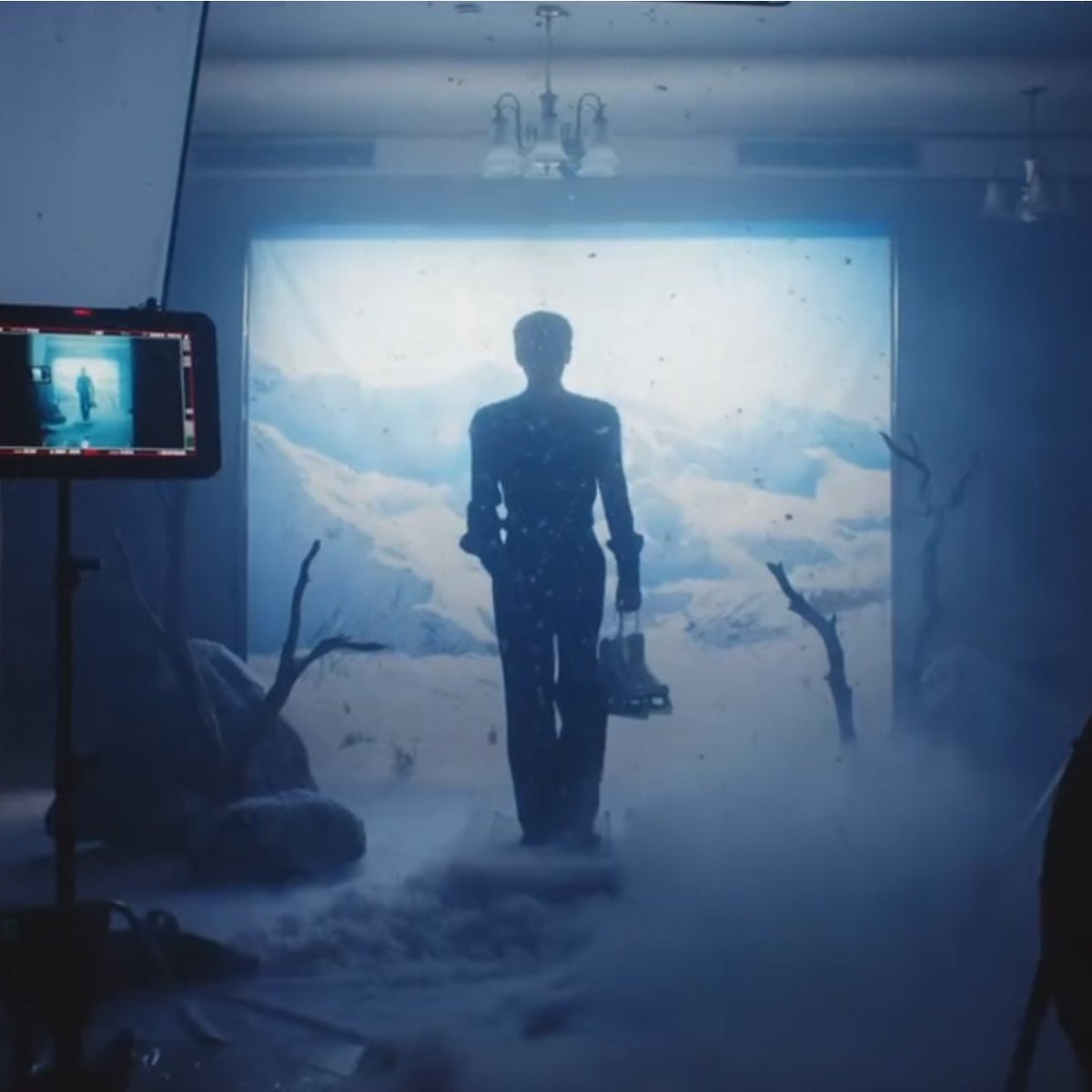 EN7ernally's tweet image. sunghoon wearing a figure skater outfit after 5 years while holding figure skates… i’m crying