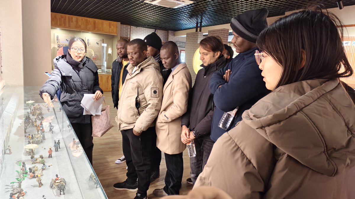 TouchShandong's tweet image. Recently, #expats from countries including Tanzania and Pakistan visited Shengzhuang Town in Taishan District and Ningyang County in Tai'an City, where they immersed themselves in a series of distinctive traditional Chinese cultural activities. They savored the rich aroma of