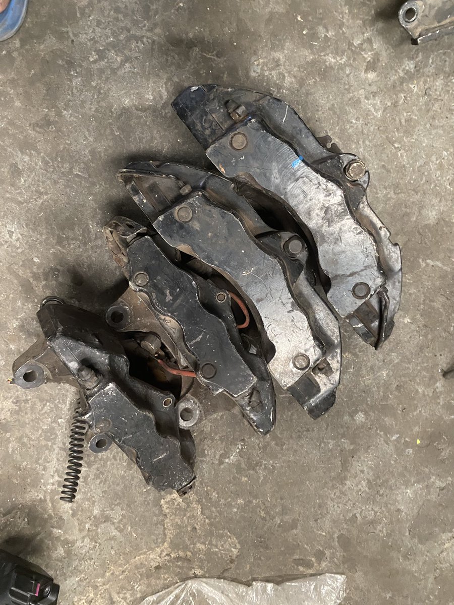 alexmwanzo's tweet photo. brembo 18z calipers for sale front set 63k rear set 40k 
uku chukua zote  95k
had bought them for my car but then speed no longer impresses me https://t.co/ppyFLCjrqW